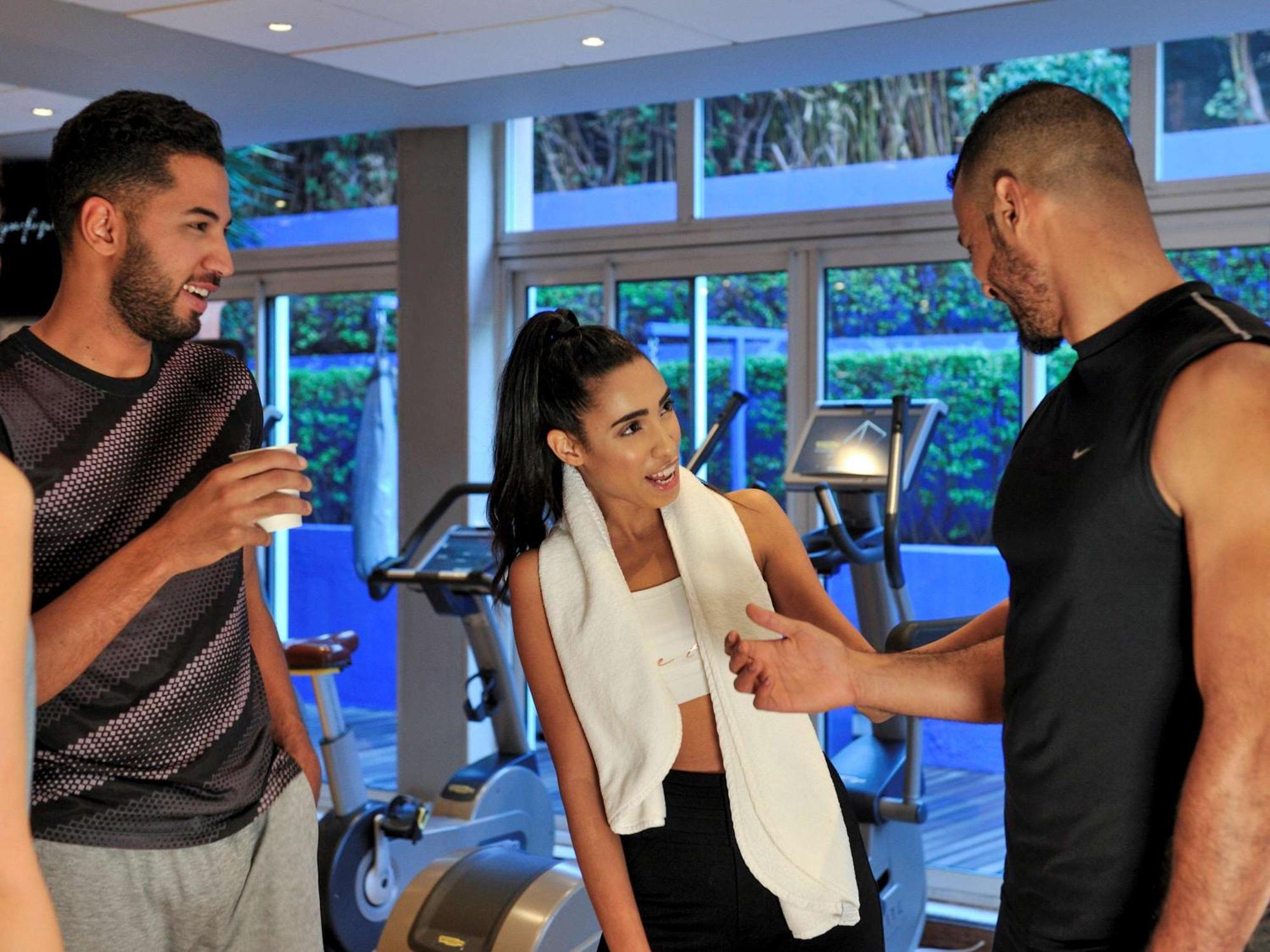Sofitel Marrakech Palais Imperial & Spa Marrakesh Esterno foto Personal trainer with clients